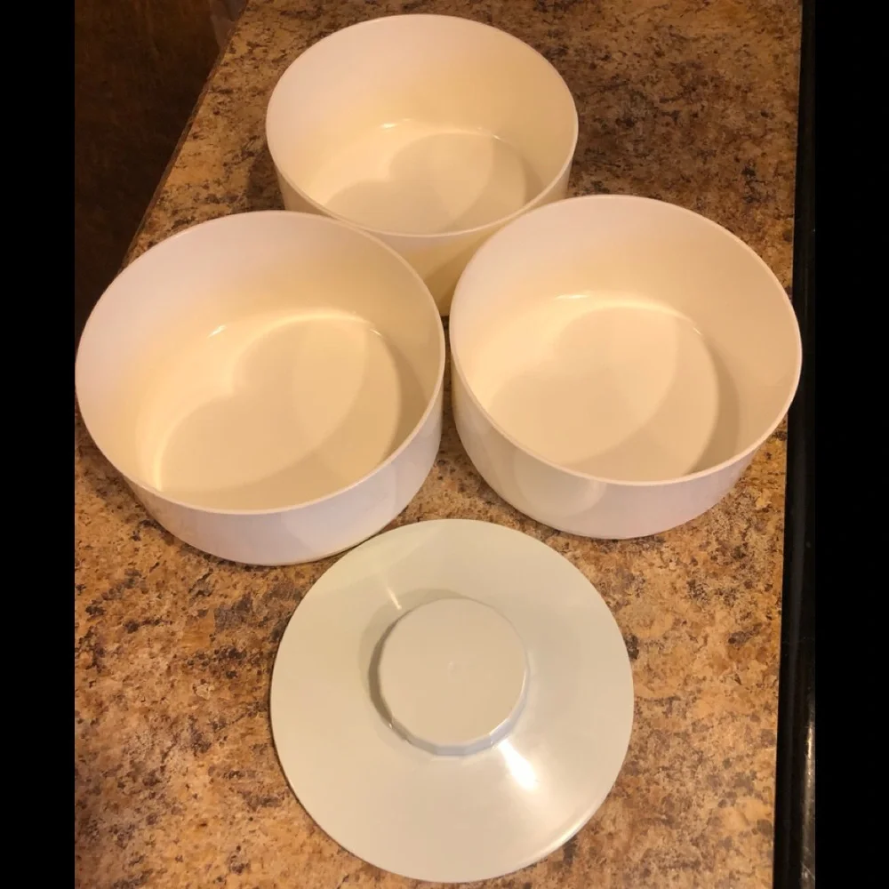 Vintage Tupperware 3 Stacked White Bowls with 1 Seafoam Cover. Unused - Picture 2 of 3